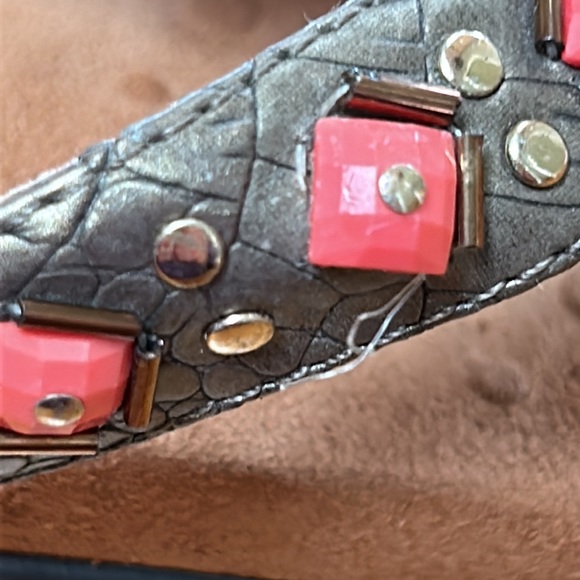 Vionic Florina style sandals. Leather straps/croc print w/coral beads. Size 8. - Picture 16 of 16